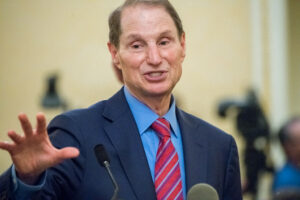 Read more about the article Led by Wyden, Democrats Call on NTIA to Reform Privacy Standards for .US Domains